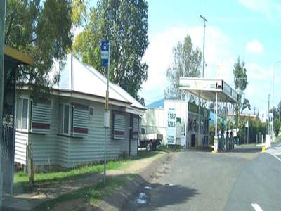 Service Station, 4 Bedroom House & Townhouse Site Picture Service Station, 4 Bedroom House & Townhouse Site Picture