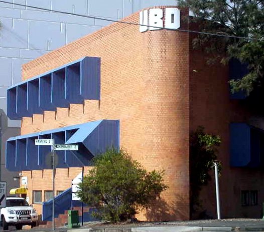 Under the old (Silky) Oak Tree Picture 1