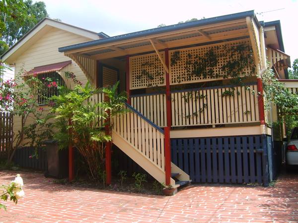 Comfortable, easy care living in the Heart of West End. Picture 1