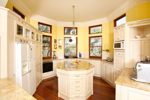 Grand Riverfront Manor Picture 3