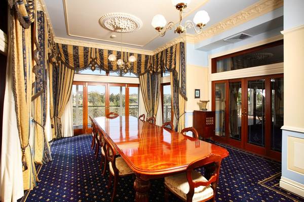 Grand Riverfront Manor Picture 2