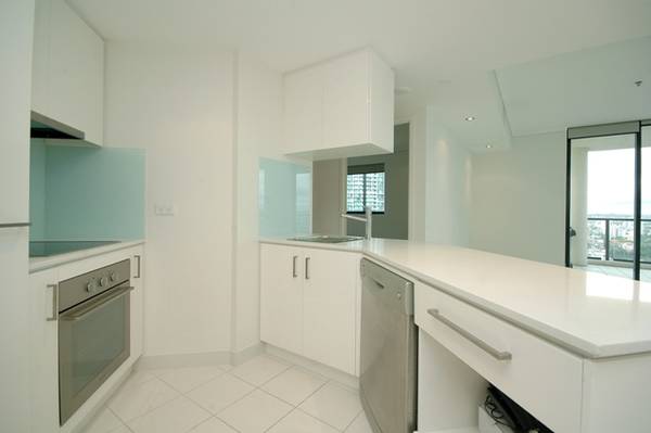 MOTIVATED SELLERS, WILL CONSIDER ALL OFFERS! BEST VALUE IN CBD! Picture 2