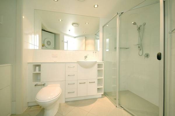 MOTIVATED SELLERS, WILL CONSIDER ALL OFFERS! BEST VALUE IN CBD! Picture 3