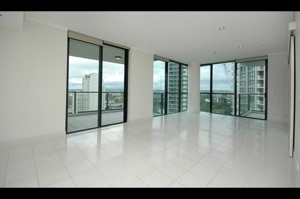 MOTIVATED SELLERS, WILL CONSIDER ALL OFFERS! BEST VALUE IN CBD! Picture 1