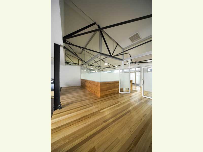 Sero - Unique
flexible showroom - Huge Windows Picture 1