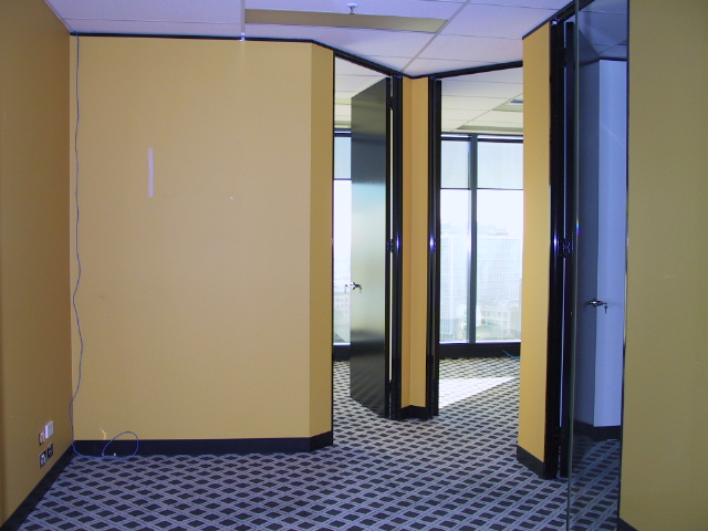 Absolute Bay Frontage with a 2+2 year lease. Picture 3