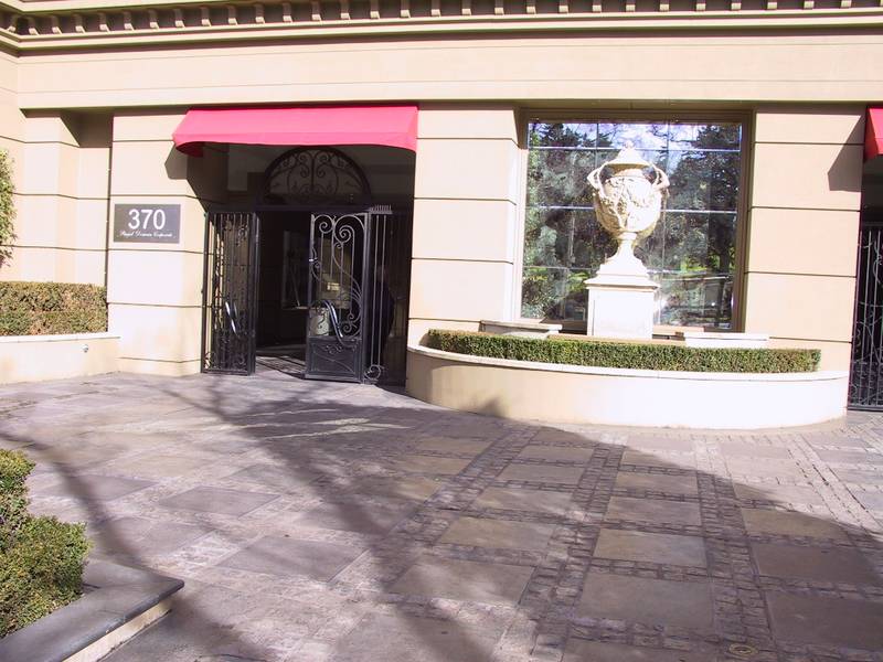 THE PLACE TO BE! Picture 3