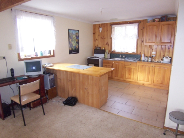 Collect $165 per week in rent Picture 3