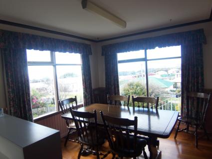 SIT ON THE FRONT PATIO ..... Picture 3