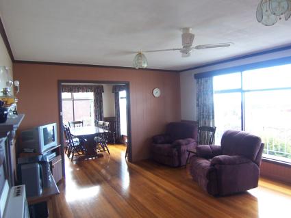 SIT ON THE FRONT PATIO ..... Picture 2