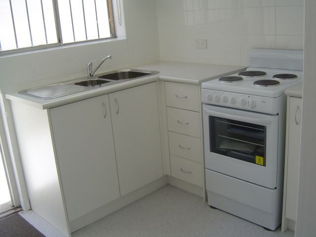 TASTEFULLY RENOVATED | VIEW SATURDAY 25/7/09 BETWEEN 12:40-12:50 PM Picture 3