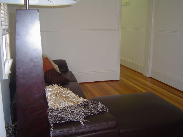 FRESH INTERIORS AND A GREAT LOCATION Picture 2