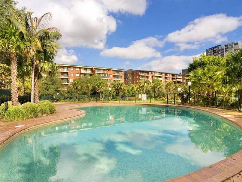 LIVE LIKE YOUR ON HOLIDAYS Picture