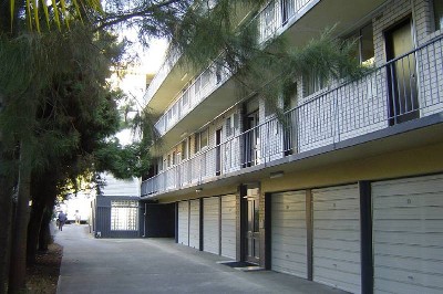 ATTRACTIVE FULLY FURNISHED STUDIO APARTMENT Picture