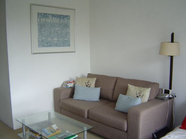 ATTRACTIVE FULLY FURNISHED STUDIO APARTMENT Picture 2