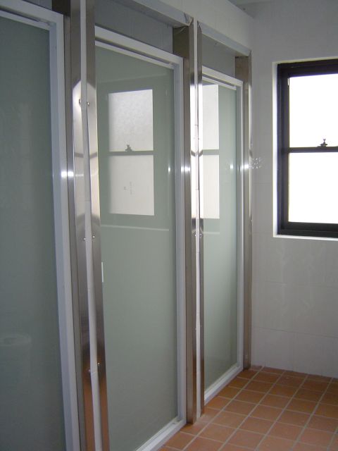 FULLY FURNISHED ROOMS, JUST MOVE IN Picture 3