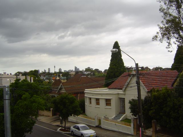 FULLY FURNISHED ROOMS, JUST MOVE IN Picture 2