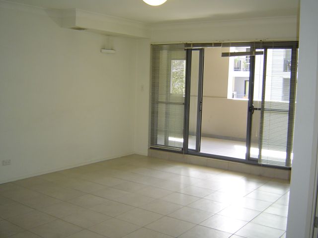 HIGHLY SOUGHT-AFTER LOCATION | VIEW THIS WEDNESDAY & THURSDAY BETWEEN 6:00 - 6:30 PM (PLEASE BUZZ INTERCOM FOR ACCESS) Picture 1