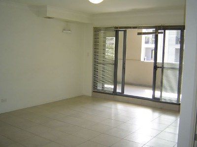 HIGHLY SOUGHT-AFTER LOCATION | VIEW THIS WEDNESDAY & THURSDAY BETWEEN 6:00 - 6:30 PM (PLEASE BUZZ INTERCOM FOR ACCESS) Picture