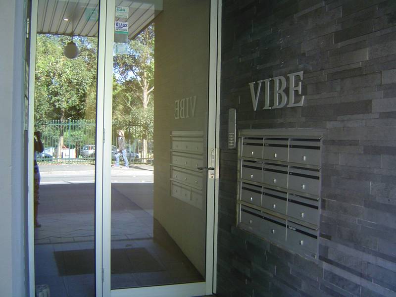 KING STREET DELIGHT | VIEW SATURDAY 28/11/09 BETWEEN 11:00-11:15 AM Picture 1