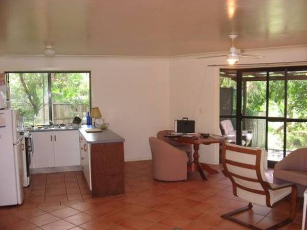 2/43 Julian Rocks Drv Picture 3