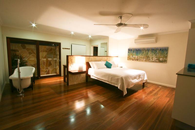 Luxurious executive style home at the entrance to Byron Bay's CBD. Picture 2