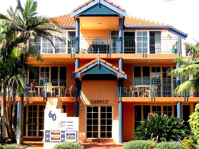 Your beach holiday begins at Seabreeze! Sleeps 6 - 1 queen, 1 double and 2 singles Picture