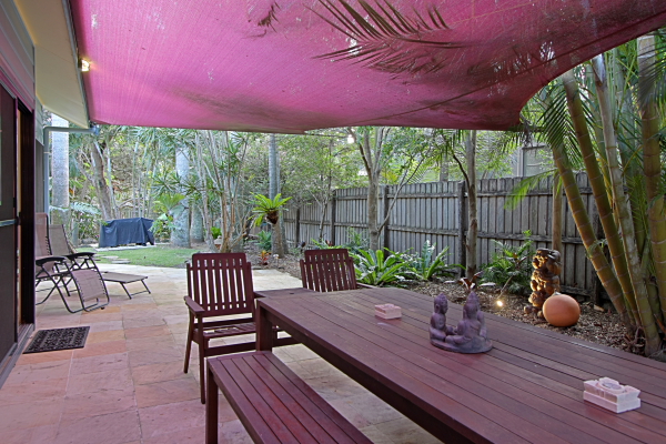 Less than 50 metres to the beach and local cafe Picture 2