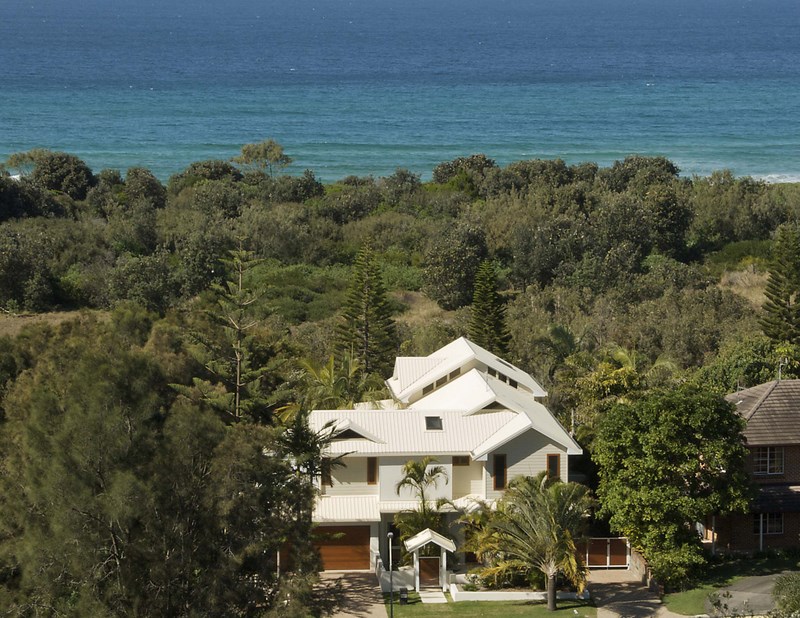 'Dolphins' Byron Bay Picture 1