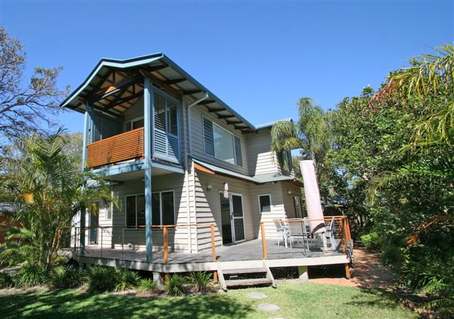 Beachfront Suffolk Park Picture 1