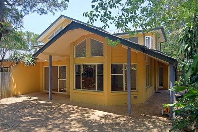 Beachside Suffolk Park Picture