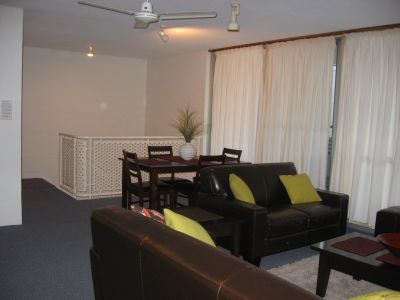 Central quiet unit with modern furnishings Picture 3