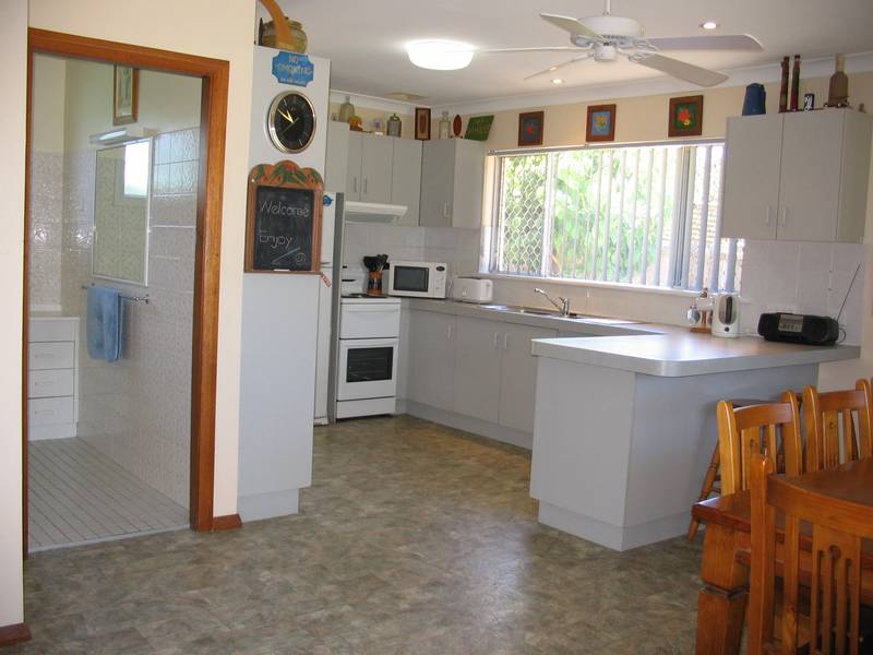 PET FRIENDLY - Large house close to town and beach Picture 2