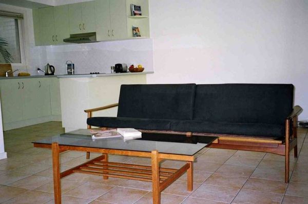 12/2-6 Cemetery Road Picture 3