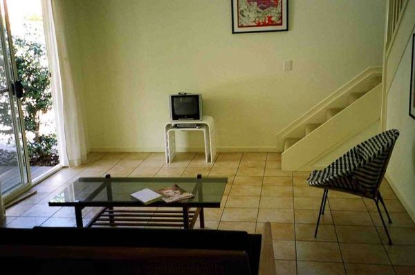 12/2-6 Cemetery Road Picture 2