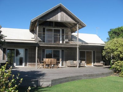 Absolute beachfront, great for a family escape or romantic getaway. Picture