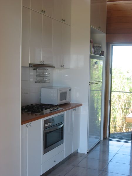 Absolute beachfront, great for a family escape or romantic getaway. Picture 3