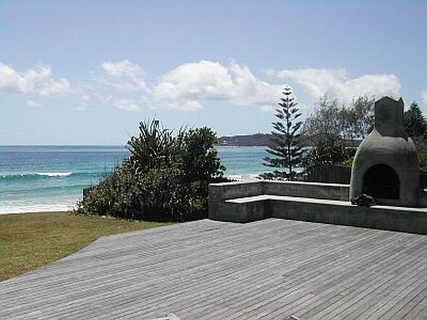 Absolute beachfront, great for a family escape or romantic getaway. Picture 2