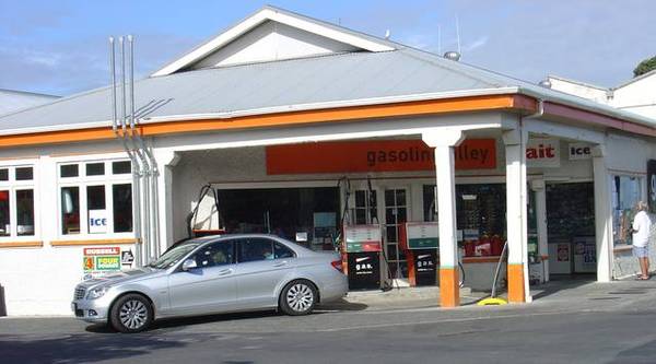 Russell Service Station, Ships Chandlery, Bait and Tackle Picture