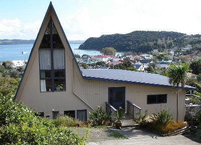 OVERLOOKING THE BAY - RUSSELL BAY OF ISLANDS EXCLUSIVE Picture