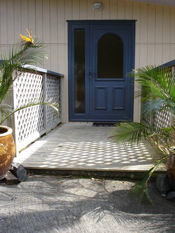 OVERLOOKING THE BAY - RUSSELL BAY OF ISLANDS EXCLUSIVE Picture 2