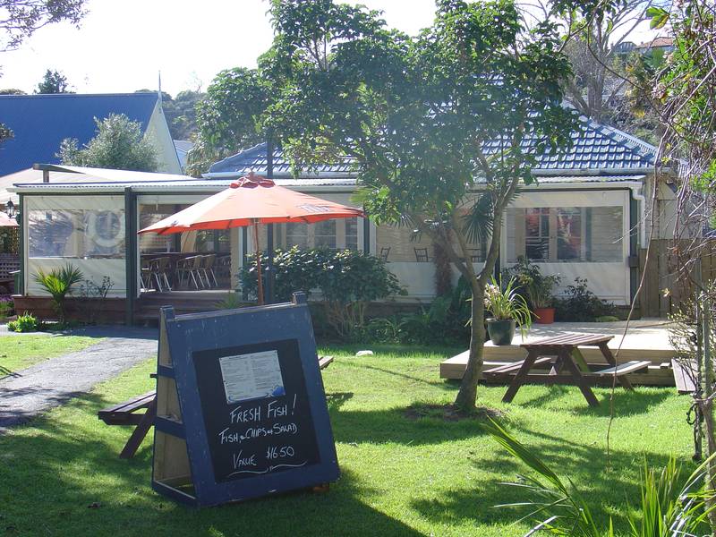 RENOWN BOUNTY BISTRO AND BAR - RUSELL BAY OF ISLANDS. Picture 2