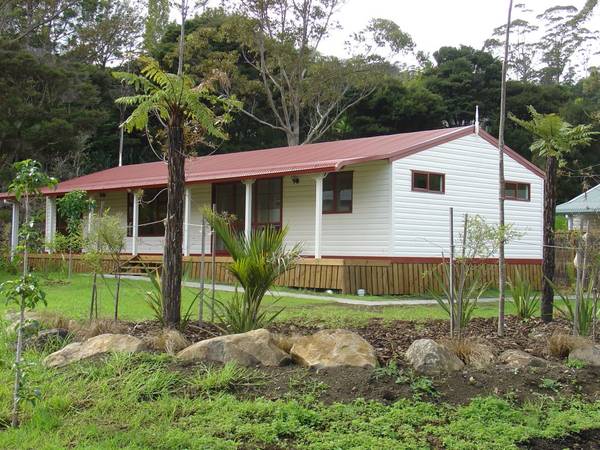 COLONIAL LIVING Picture 1