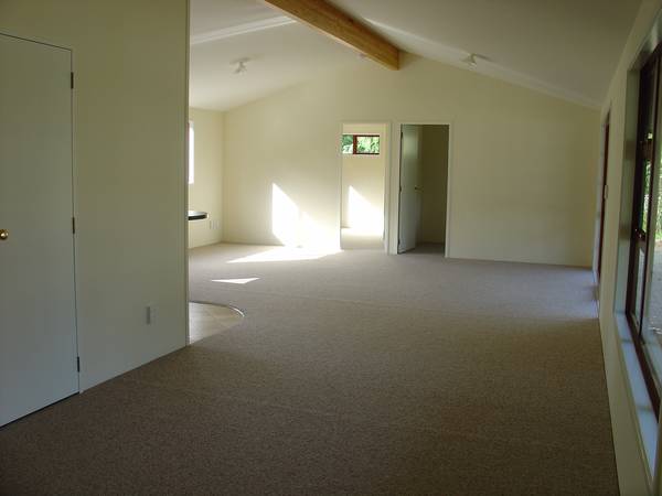 COLONIAL LIVING Picture 3