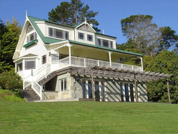 EXCLUSIVE LIMITED ESTATE Picture 2