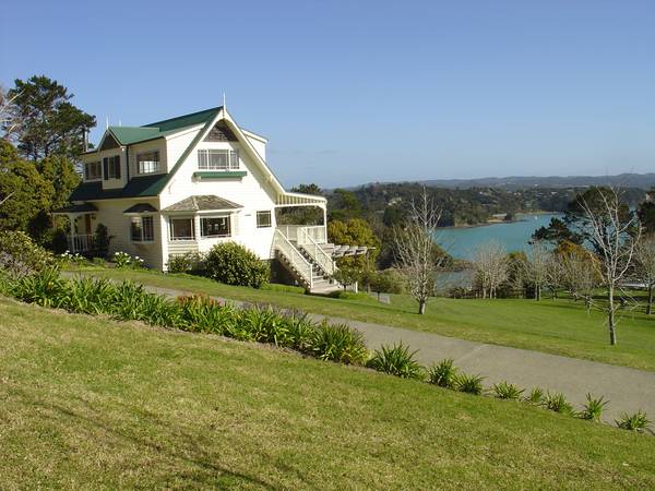 EXCLUSIVE LIMITED ESTATE Picture 1