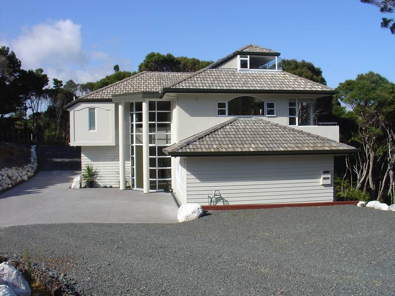 FAMILY LIVING WITH ROOM TO MOVE- TE WAHAPU RUSSELL BAY OF ISLANDS EXCLUSIVE Picture 1
