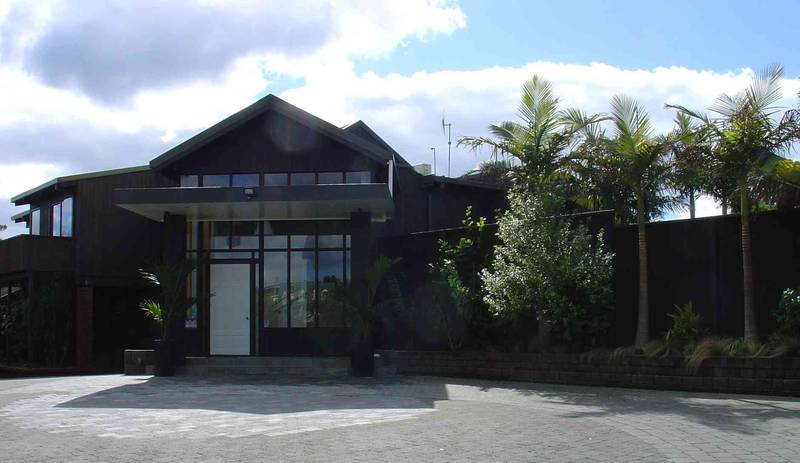 WATERFRONT OASIS - UNIQUE COMPLEX - FRONT UNIT Picture 2