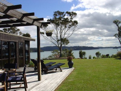 WATERFRONT OASIS - UNIQUE COMPLEX - FRONT UNIT Picture