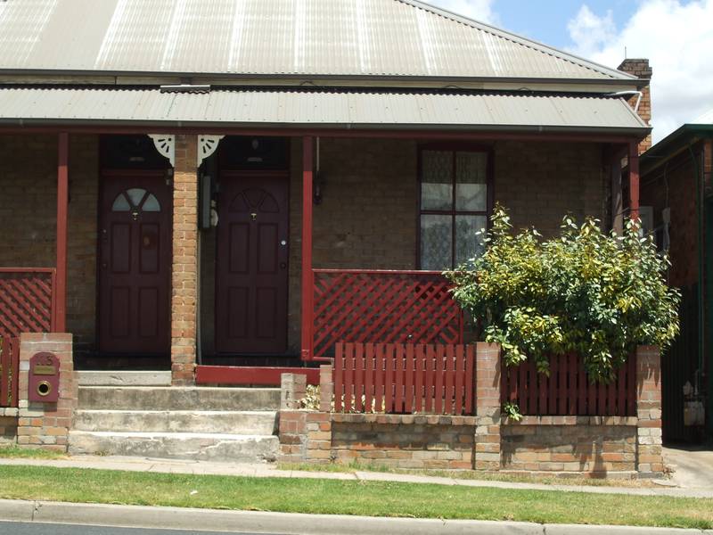 CENTRE OF TOWN Picture 1